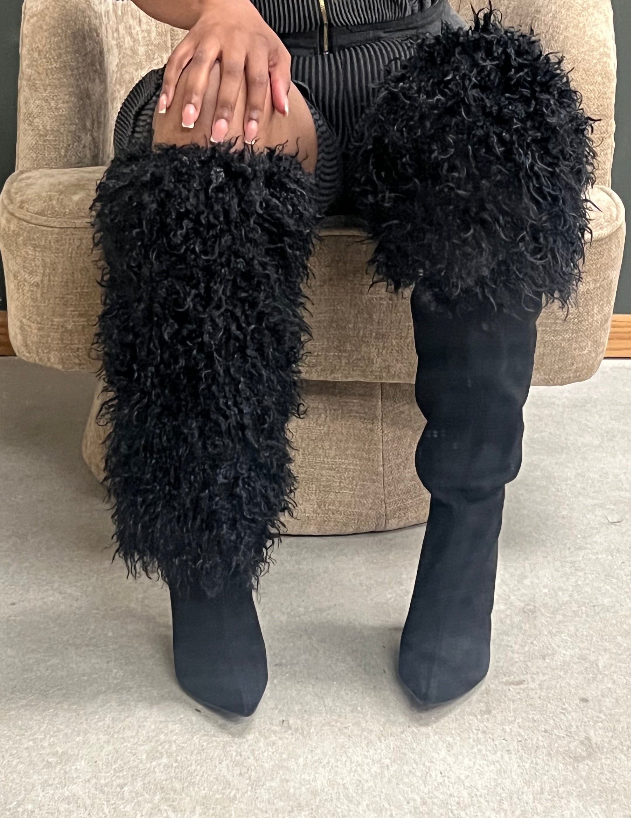 Fluffy suede heel boots